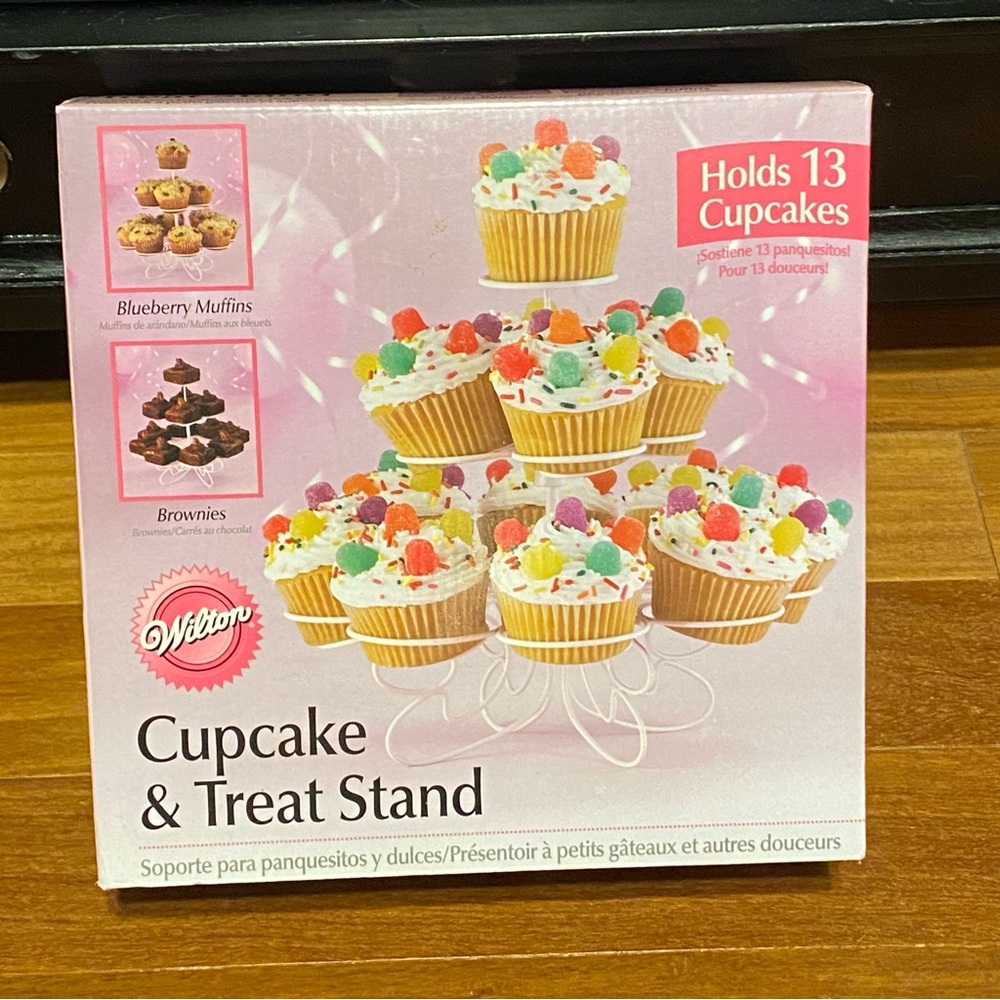 Wilton Cupcakes & Treat Stand